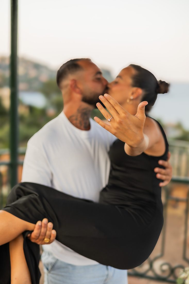 La bague montrée juste après le oui